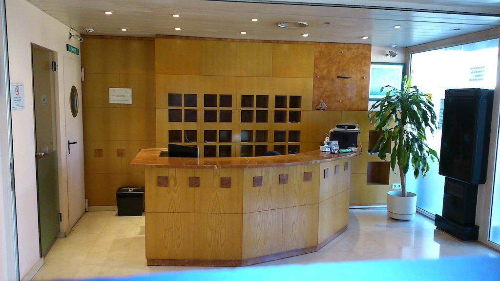 Hotel Montmelo Bagian luar foto