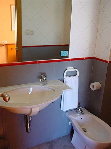 Hotel Montmelo Bagian luar foto