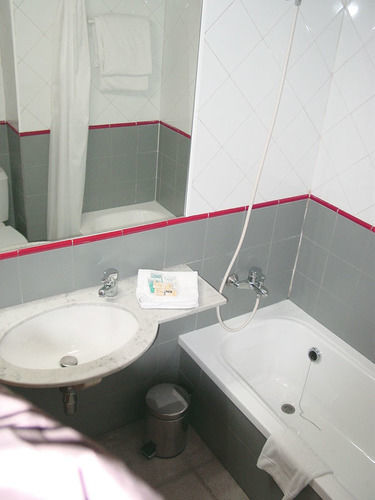 Hotel Montmelo Bagian luar foto