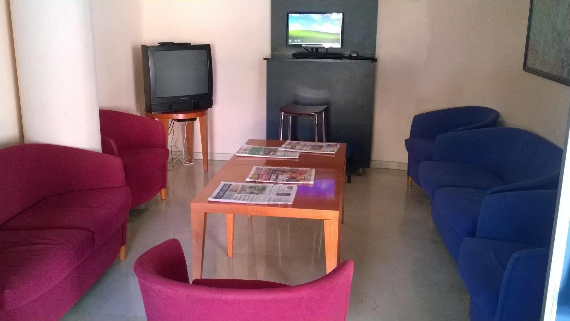 Hotel Montmelo Bagian luar foto