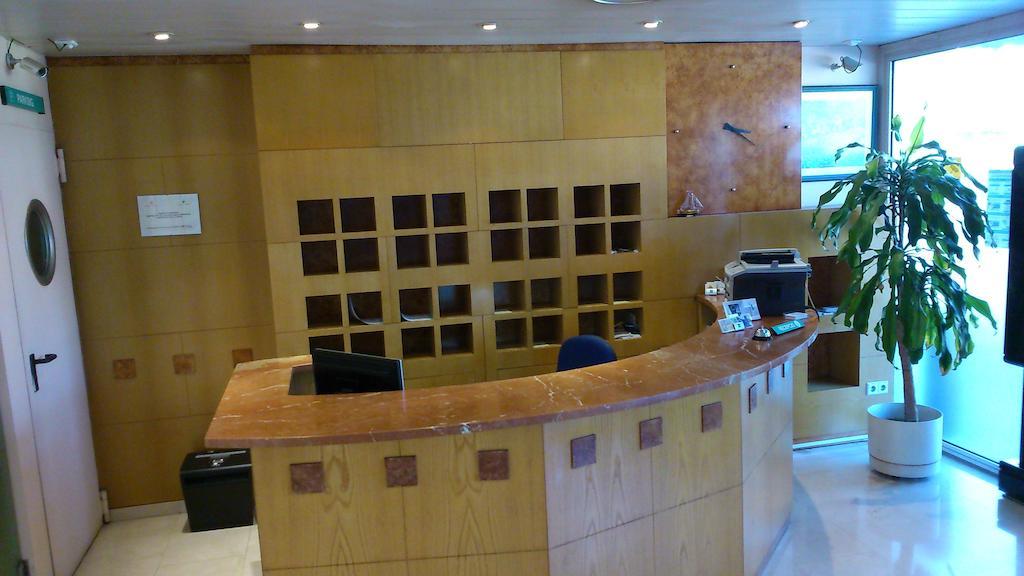 Hotel Montmelo Bagian luar foto